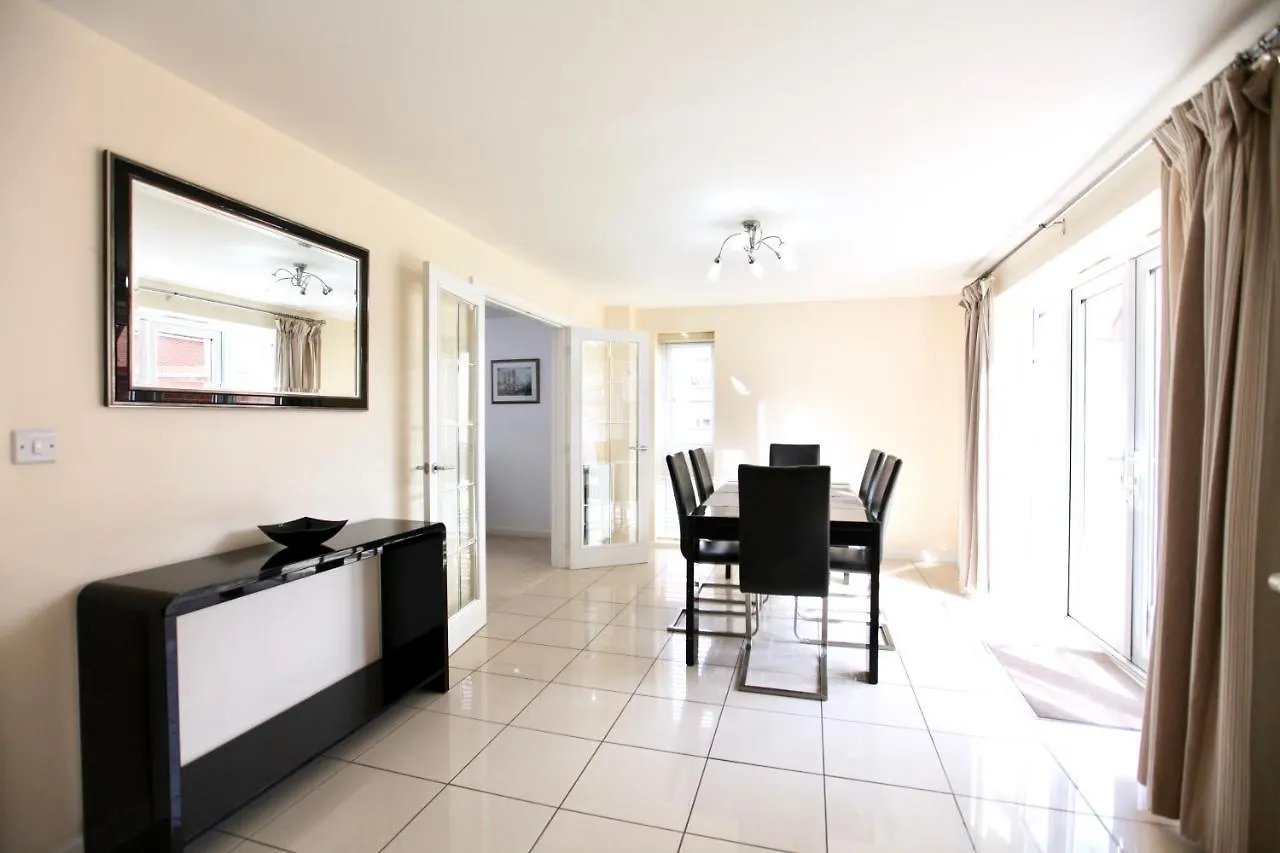 Large Stylish Cambridge House Appartement