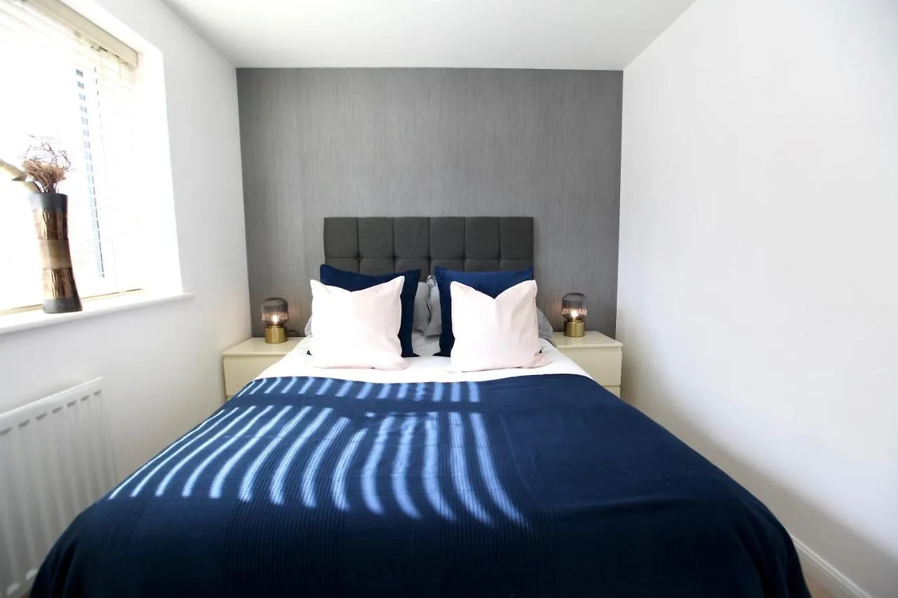 Large Stylish Cambridge House Apartment